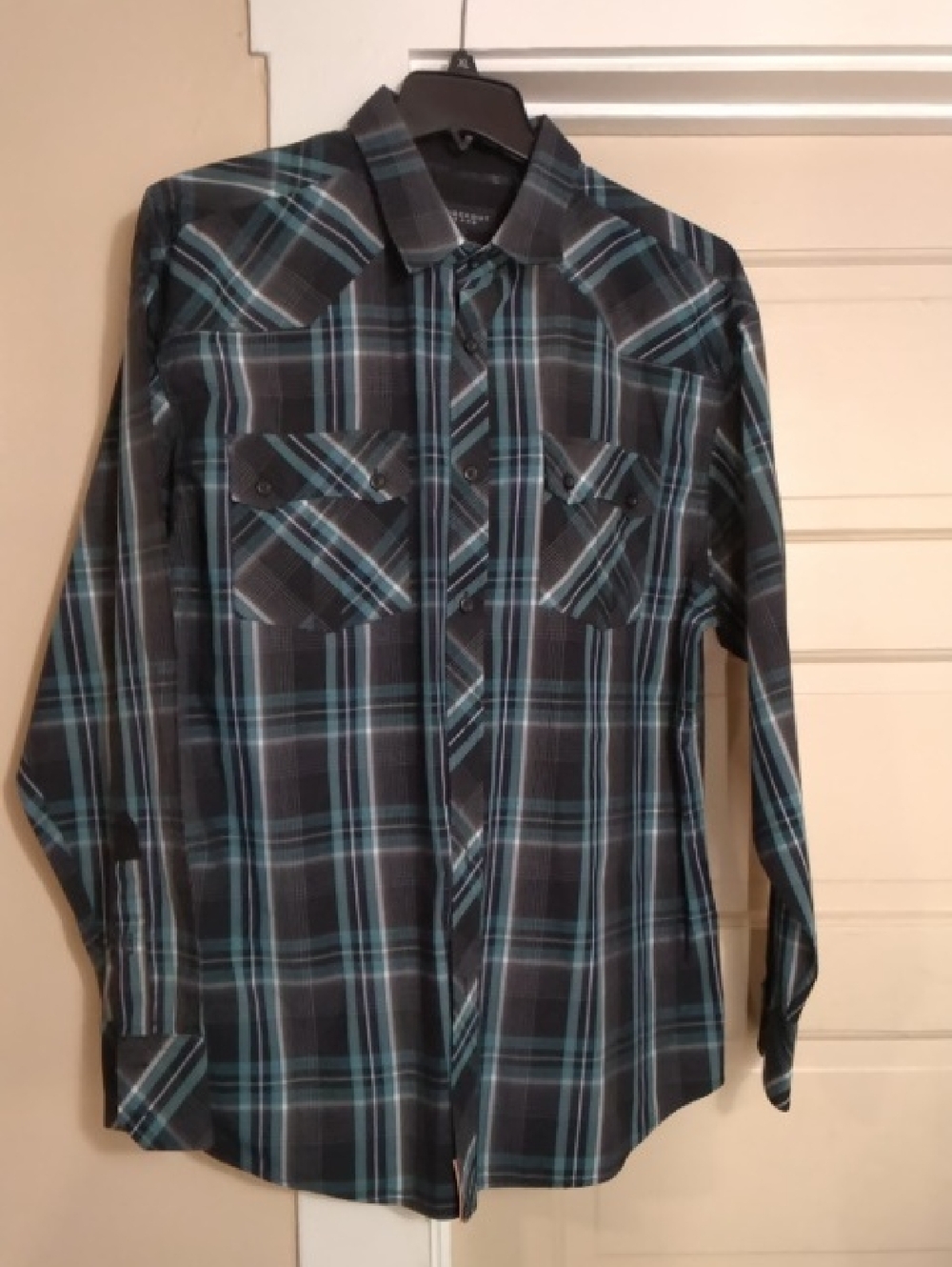 Men's Black and Teal Plaid Long-Sleeve Button-Down Shirt